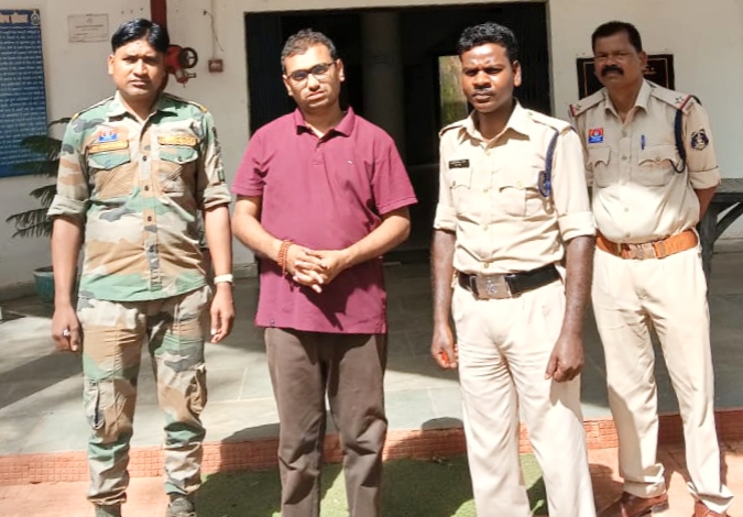 एकलव्य आदर्श आवासीय विद्यालय के शिक्षक ने नाबालिग छात्राओं से किया छेड़खानी, प्राचार्य ने कराया अपराध दर्ज