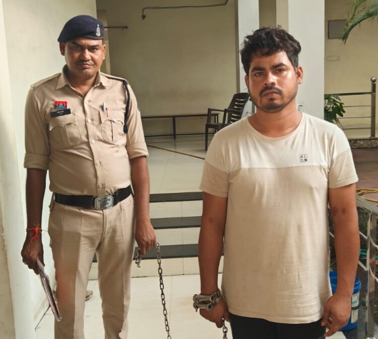फर्जी इंटेलीजेंस ब्युरो अधिकारी चढ़ा पुलिस के हत्थे, वाहन चेकिंग के दौरान पकड़ाया