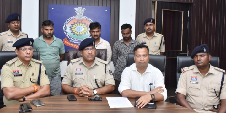 कंटेनर में 388 किलो गांजा तस्करी करते 3 आरोपी गिरफ्तार, जप्त गांजा की कीमत करीब 60 लाख रुपए