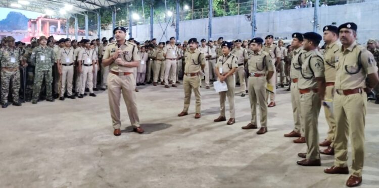 मां बम्लेश्वरी डोंगरगढ़ क्वांर नवरात्रि मेला में 1000 से अधिक पुलिसकर्मियों ड्यूटी में तैनात, SP मोहित गर्ग ने दिए आवश्यक दिशा निर्देश