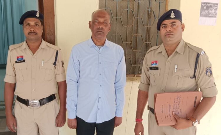नाबालिग छात्रा को अकेले स्कूल के कमरे में बुलाकर छेड़छाड़ करने वाला प्रधान पाठक गिरफ्तार