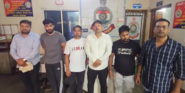संगठित देह व्यापार का खुलासा: स्पा के मैनेजर, ग्राहक सहित छह आरोपी गिरफ़्तार