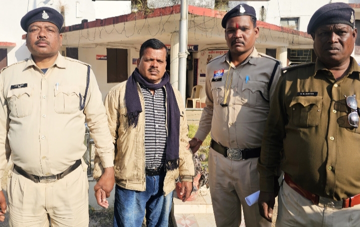 नाबालिग लड़की से छेड़छाड़ और दुष्कर्म का आरोपी शिक्षक गिरफ्तार, नाबालिग आरोपी के घर का काम कर जाती थी स्कूल