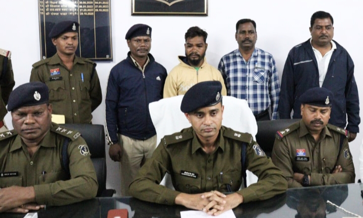 सर कटे लाश की हुई पहचान : पुरानी रंजीश के कारण आरोपी ने की टांगिया से हत्या, सिर को तालाब के पास छुपाया