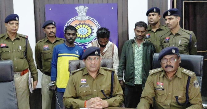 बोरे में बंद महिला की शव की गुत्थी सुलझी: लीव-इन में रह रहे आरोपी ने की हत्या फिर अपने भाई व साथी के साथ मिलकर शव को फेका, तीनों आरोपी गिरफ्तार
