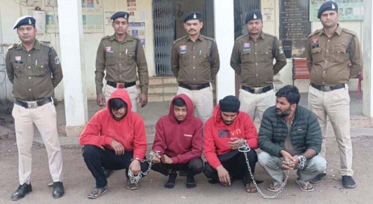 वर्ना कार में हीरोइन का नशा करते आरोपी गिरफ्तार, नगदी सहित 9.45 लाख का सामान बरामद