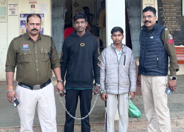 मोबाईल दुकान का शटर तोडकर मोबाईल एवं नगदी चोरी करने वाले दो आरोपी गिरफ्तार
