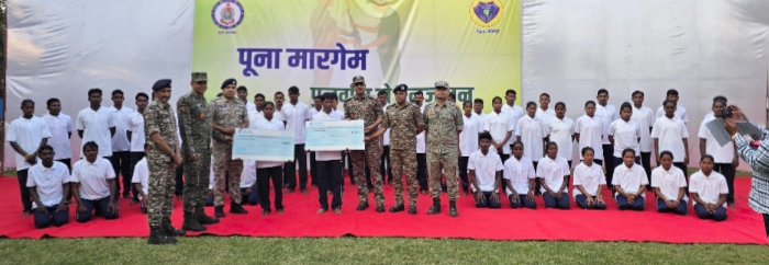 1.41 करोड़ रुपए की ईनामी 52 नक्सलियों ने किया आत्मसमर्पण, 21 महिला नक्सली भी शामिल