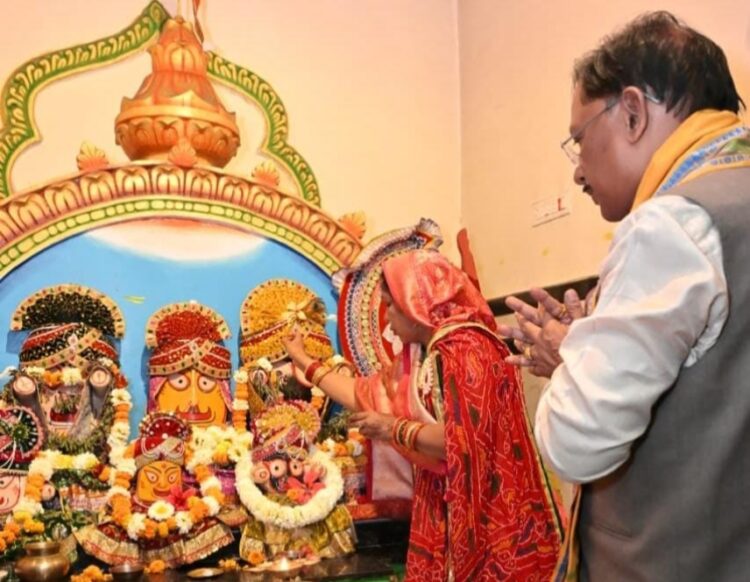 62वें जन्मदिवस पर मुख्यमंत्री ने श्री जगन्नाथ मंदिर में पूजा-अर्चना कर प्रदेशवासियों के सुख-समृद्धि की कामना की