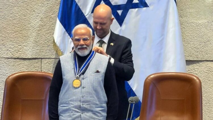 इजराइल ने पीएम मोदी को ‘स्पीकर ऑफ द नेसेट मेडल’ से सम्मानित किया