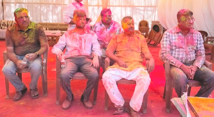 संभागायुक्त, आईजी, कलेक्टर और एसएसपी संग अधिकारी और कर्मचारियों ने खेली जमकर होली