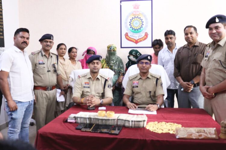 नकली सोने का बिस्किट देकर बदले मे 200 ग्राम सोने के जेवरात एवं 15 लाख रुपये नगद रूपये लेकर ठगी करने वाले 4 अंतर्राज्यीय आरोपी गिरफ्तार
