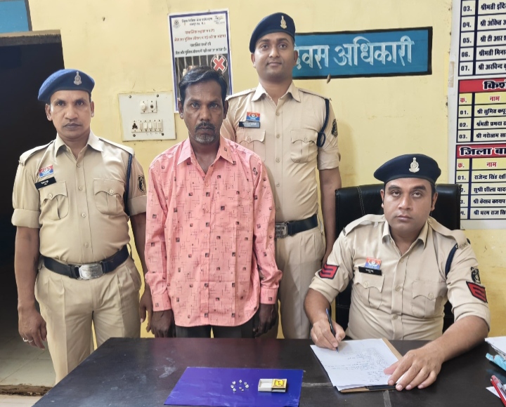 4 लाख रुपए कीमती 8 नग हीरा लेकर ग्राहक तलाश करते आरोपी गिरफ्तार