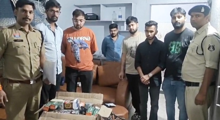 चरोदा स्थित फ्लैट में अवैध हुक्का संचालन का खुलासा: 6 आरोपी गिरफ्तार, हुक्का सामग्री जप्त