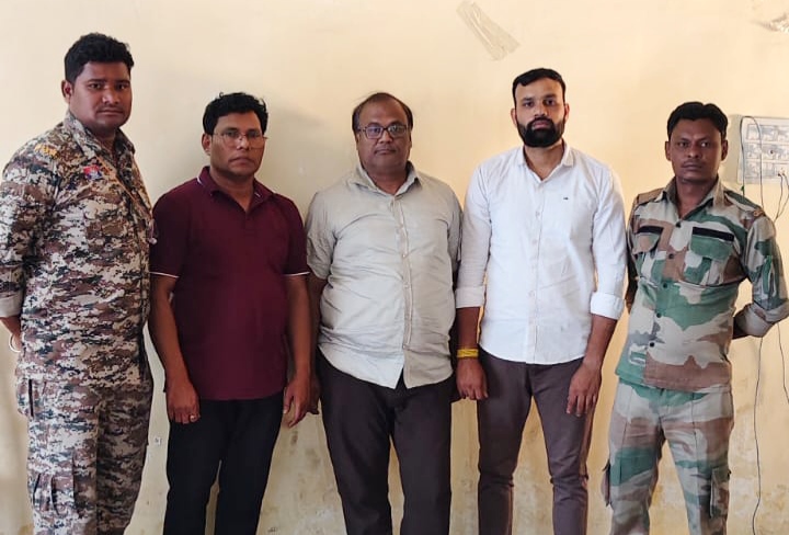 जिला खाद्य अधिकारी निकला जब्त एलपीजी कैप्सूल से 1.5 करोड़ के गैस के गबन का मुख्य षड्यंत्रकारी, 3 आरोपी गिरफ्तार