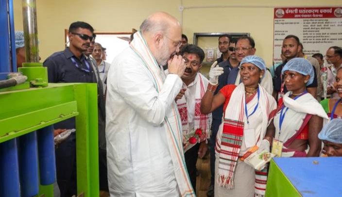 गृहमंत्री अमित शाह ने चखा बस्तर की इमली का स्वाद, बोले- यहां की इमली का स्वाद खट्टा नहीं बल्कि मीठा है