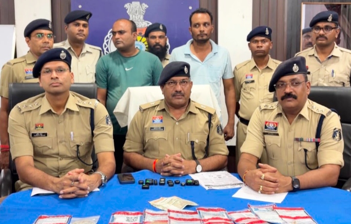 8 चोरी की वारदातों का खुलासा: दो आरोपी गिरफ्तार, 32 लाख रुपये का मशरूका एवं चोरी में प्रयुक्त वाहन बरामद