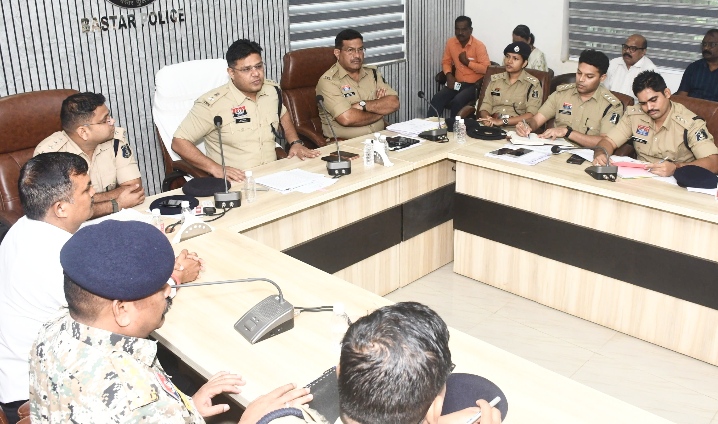 एसपी शलभ सिन्हा ने ली क्राइम रिव्यू मीटिंग, स्मार्ट एवं तकनीक आधारित पुलिसिंग पर दिया विशेष जोर