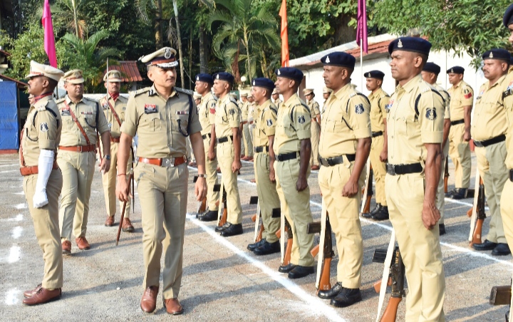 IG बद्री नारायण मीणा ने रक्षित केंद्र जगदलपुर का किया वार्षिक निरीक्षण, पुलिसकर्मियों की सुनी समस्याएं