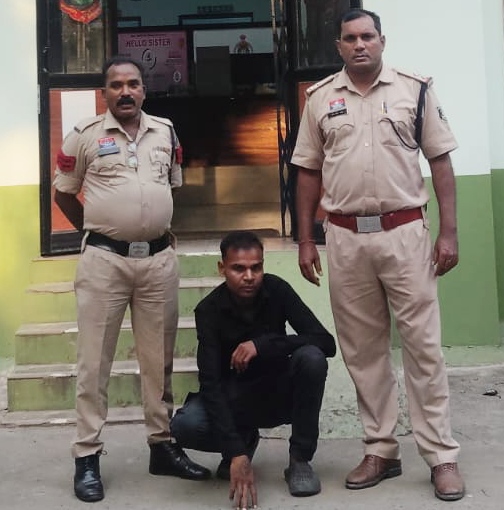 छत्तीसगढ़ पुलिस के नौकरी लगाने का झांसा देकर ₹11.30 लाख की ठगी का फरार आरोपी गिरफ्तार
