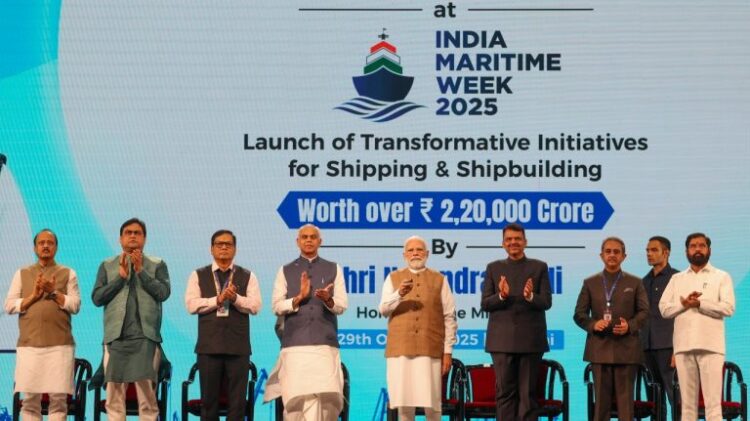 समुद्री क्षेत्र में निवेश करना हो तो भारत के पास आदर्श बंदरगाह है : पीएम मोदी