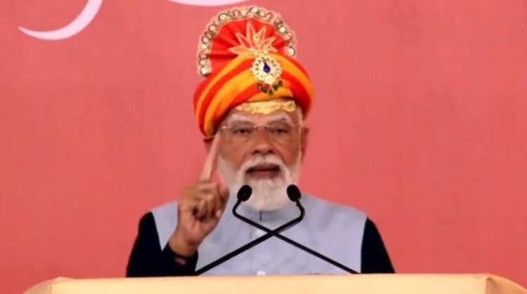 आज तलवारों की जगह दूसरे तरीके से भारत के खिलाफ षड्यंत्र हो रहे हैं : प्रधानमंत्री मोदी