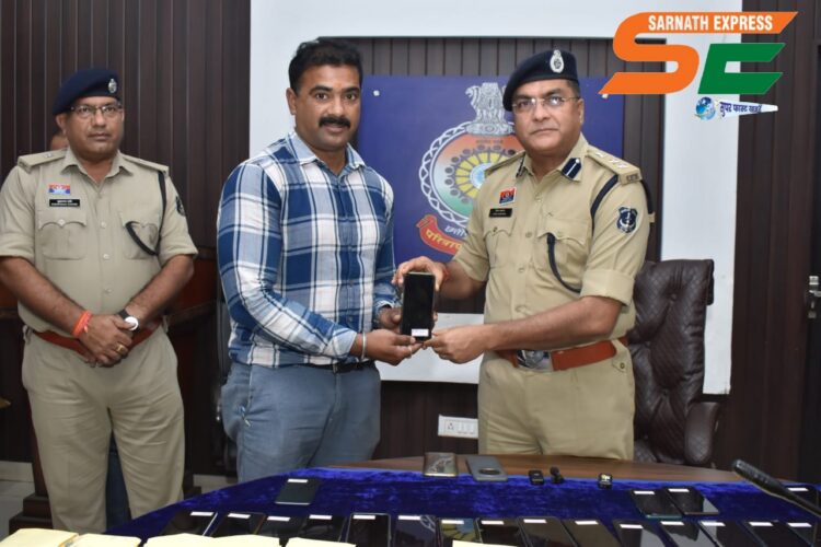 एसएसपी विजय अग्रवाल ने गुम हुए 303 नग मोबाइल उनके मालिकों को सौंपा, बरामद मोबाइल की कीमत 70 लाख रुपए