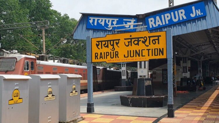 रायपुर रेल मंडल के रायपुर, दुर्ग, भाटापारा, भिलाई पॉवर हाउस सहित अन्य स्टेशन पर गूंजने लगे छठ के गीत