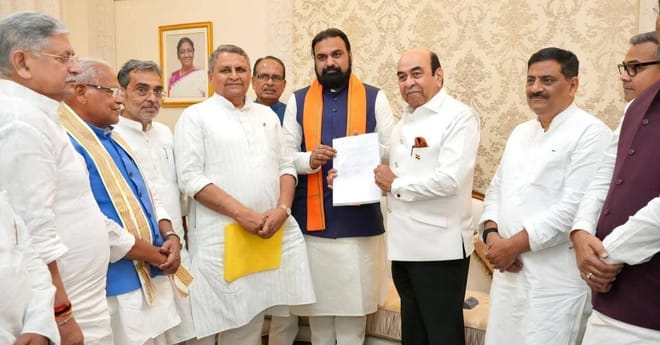 सम्राट चौधरी ने पेश किया सरकार बनाने का दावा, कल सुबह लेंगे बिहार के सीएम पद की शपथ