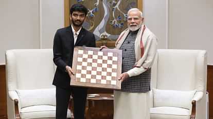 पीएम मोदी ने की भारतीय ग्रैंडमास्टर डी गुकेश से मुलाकात, विश्व शतरंज विजेता बनने पर बधाई दी