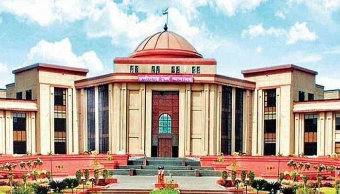 छत्तीसगढ़ हाईकोर्ट ने आरक्षक भर्ती प्रक्रिया पर लगाई रोक, जानिए क्या है पूरा मामला ?