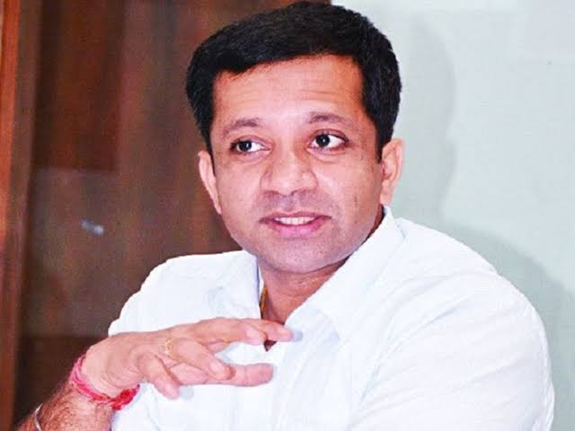 जर्जर शाला भवनों में किसी भी स्थिति में कक्षाएं संचालित न हों- स्कूल शिक्षा सचिव सिद्धार्थ कोमल परदेशी