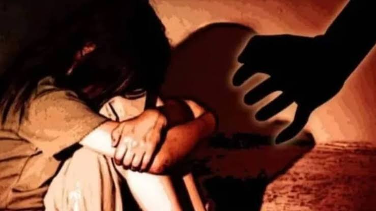कलयुगी बाप ने बाप-बेटी की रिश्ते को किया शर्मसार, सौतेली बेटी से बलात्कार का आरोपी गिरफ्तार