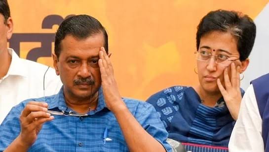 आम आदमी पार्टी के तीन पार्षद भाजपा में शामिल, केजरीवाल के हाथ से जा सकती है एमसीडी