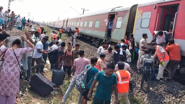 कामाख्या एक्सप्रेस की 11 डिब्बे हुई बेपटरी: हादसे में एक की मौत, आठ लोग घायल, तीन ट्रेनों का मार्ग परिवर्तित