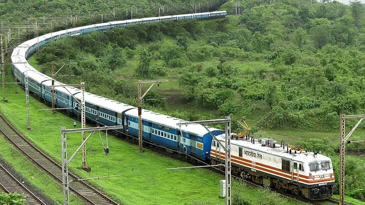 दिवाली-छठ पर कंफर्म सीट की नो टेंशन, रेलवे चलाने जा रहा 12 हजार से ज्यादा स्पेशल ट्रेन