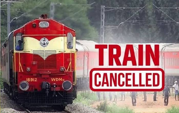 चक्रवाती तूफान डाना के कारण दुर्ग- पूरी एक्सप्रेस सहित 14 ट्रेन रद्द