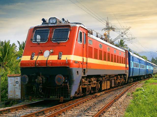 रायपुर-बिलासपुर मेमू पैसेंजर सहित 8 ट्रेन रद्द, गोंदिया-झारसुगुड़ा मेमू पैसेंजर बीच में होगी समाप्त