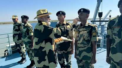 सेना के जवानों के साथ पीएम मोदी ने मनाई दिवाली, कहा- हम अपनी सेना को दुनिया की सबसे बड़ी सेनाओं की कतार में खड़ा कर रहे हैं